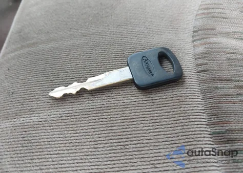 2000 Ford F-250 Lariat/Xl/Xlt from USA, damaged, VIN 1FTNX21F5YED67846